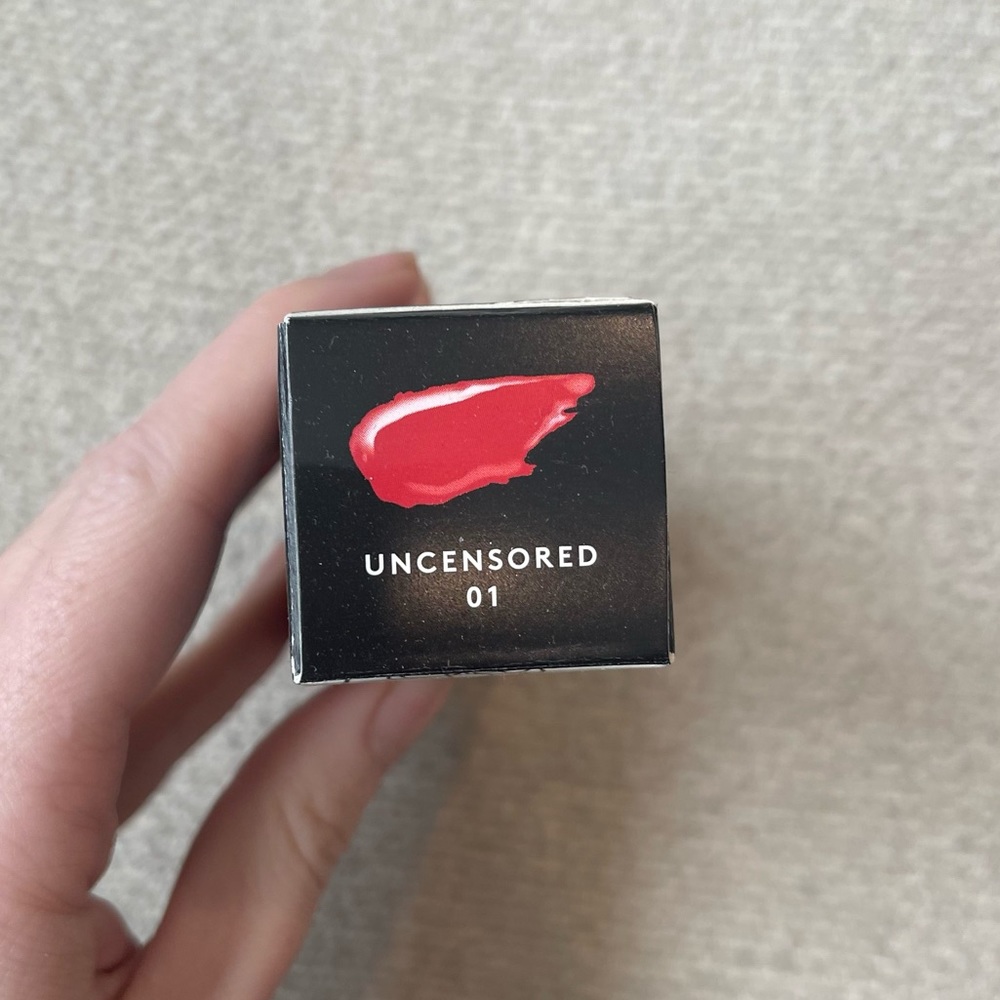 Fenty Beauty by Rihanna STUNNA LIP PAINT in Uncensored - Picture 13 of 13